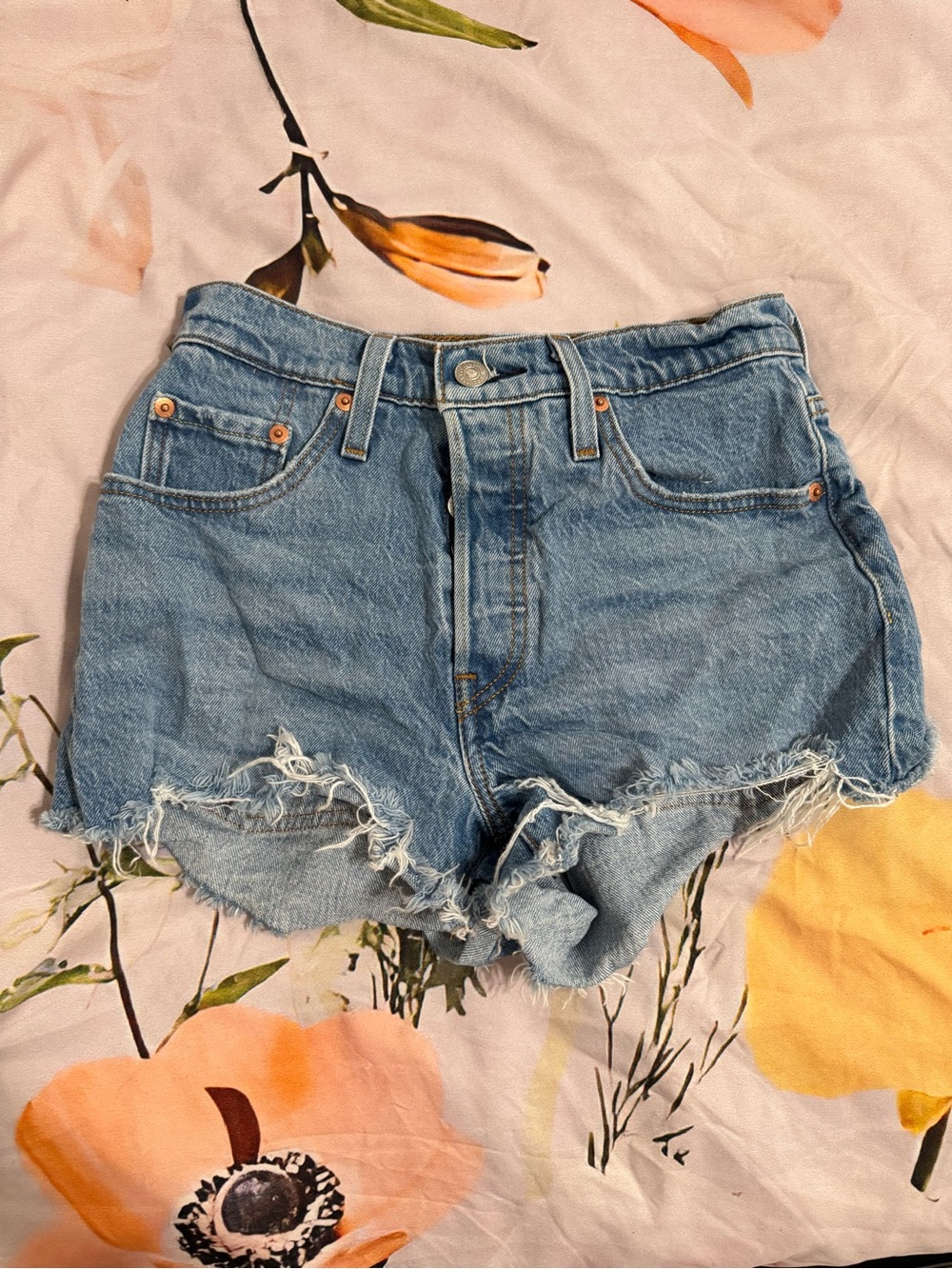 Levi’s 501 High Rise Distressed Cutoff Shorts Size 25